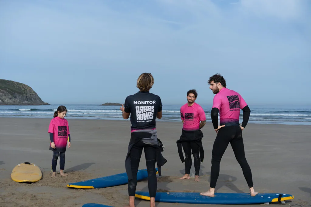 Our instructor giving the theorical instructions to hois students while doing a Surf Lesson in Pantin