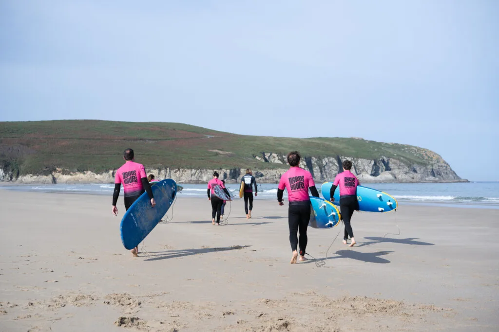 Our instructor walking with the students towards the line up in Pantin
