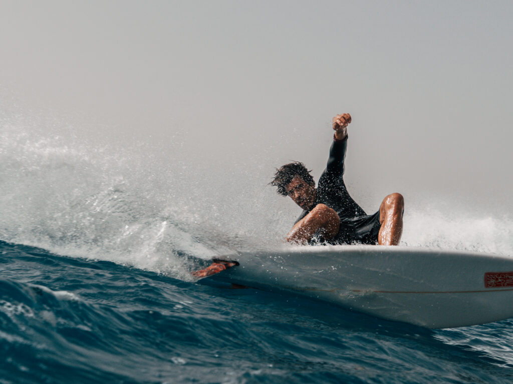 Surfer doing a Layback turn in Valdoviño+