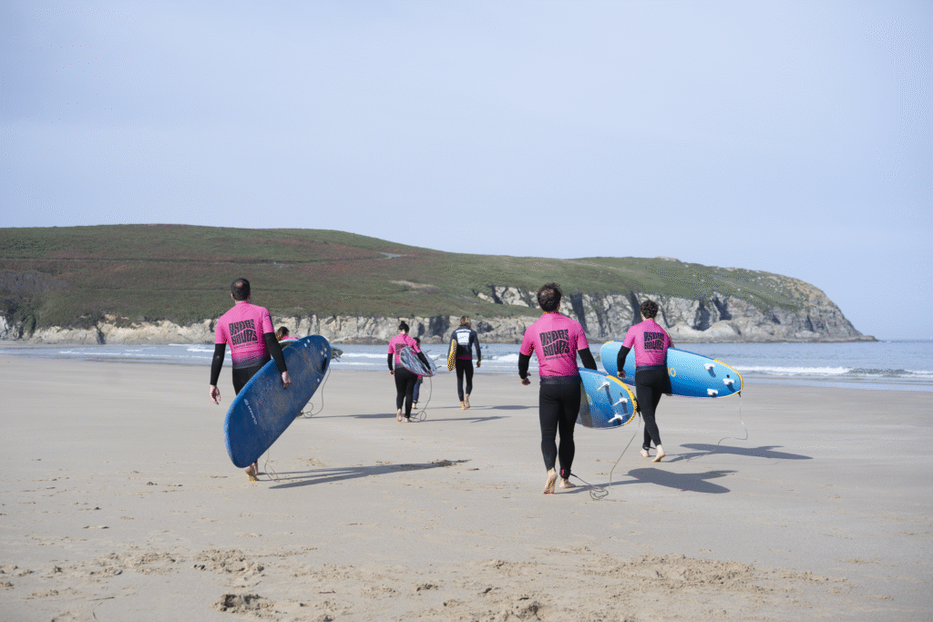 Our instructor walking with the students towards the line up in Pantin