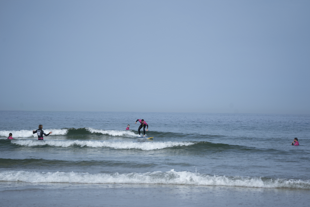 An Ondas Novas student going left in a beatiful wave while a surf lesson in Pantin
