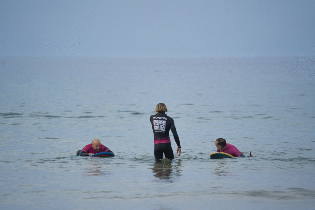 Our instructor chatting with students while waiting for the perfect wave in Pantin